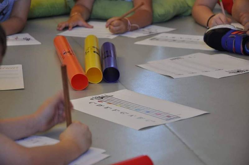Χριτουγεννιατικες μελωδίες με boomwhackers στο Prismatique Project