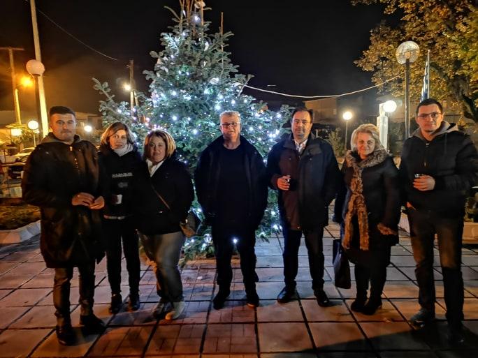 Άναψαν το Χριστουγεννιάτικο δέντρο στην Νέα Νικομήδεια