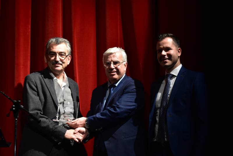Απονομή τιμητικής διάκρισης στον πρόεδρο της Πρωτοβουλίας