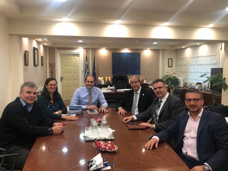 Συνάντηση αντιπροσωπείας του Παννεληνίου Συλλόγου Φυσικοθεραπευτών με τον Υφυπουργό Οικονομικών Απόστολο Βεσυρόπουλο