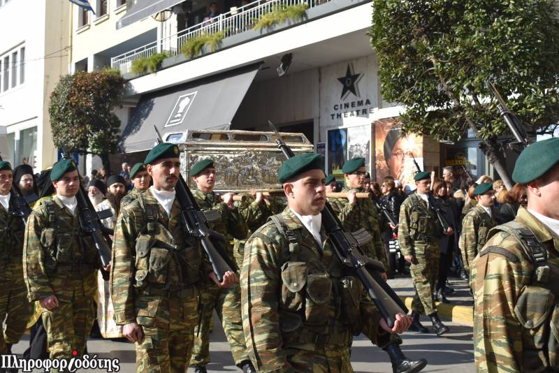 Αναστολή λιτανειών, εμποροπανηγύρεων και παράταση του μέτρου απαγόρευσης όρθιων σε καταστήματα