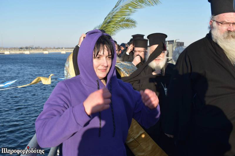 Γυναίκα έπιασε τον Σταυρό στο Φράγμα Αλιάκμονα (φωτογραφίες, βίντεο)