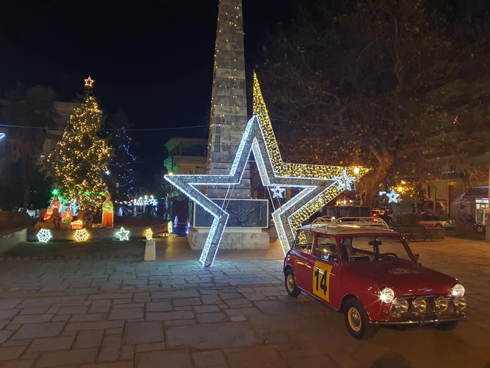 Mini cooper για χριστουγεννιάτικη card postal στη Νάουσα (φωτογραφίες)