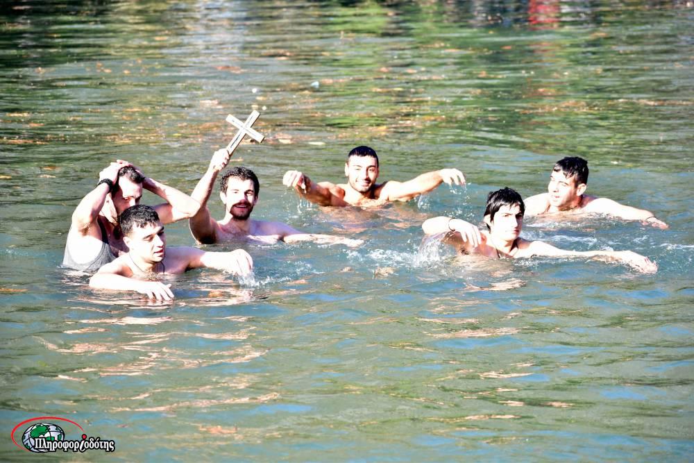 Κανονικά ο αγιασμός των υδάτων και η ρίψη του Σταυρού τα Θεοφάνεια