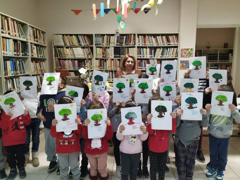 Δημοτική Βιβλιοθήκη Πλατέος: Επίσκεψη των “Θεατρομπόμπιρων” της Κορίνας Εσερμπόγλου και του Νηπιαγωγείου Πλατέος