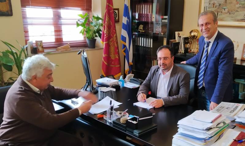Συμβάσεις για συντήρηση των οδών και των κοινωφελών χώρων υπέγραψε ο Δήμαρχος Βέροιας