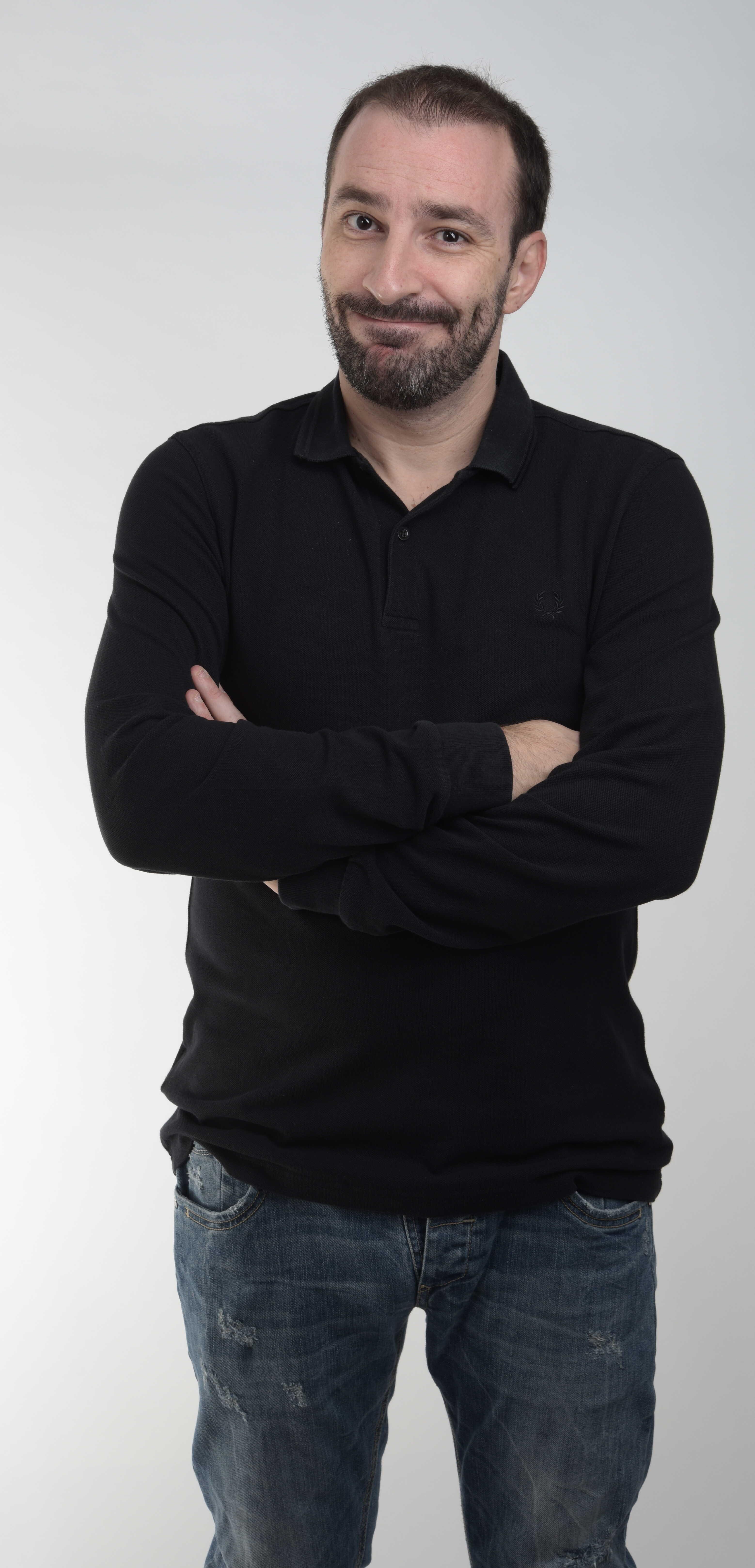 O stand-up comedian Γιώργος Χατζηπαύλου μιλά στον ‘Πληροφοριοδότη’