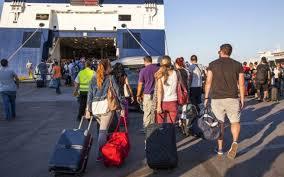 Τέρμα οι “βόλτες” στα νησιά – Μόνο οι μόνιμοι κάτοικοι και η τροφοδοσία