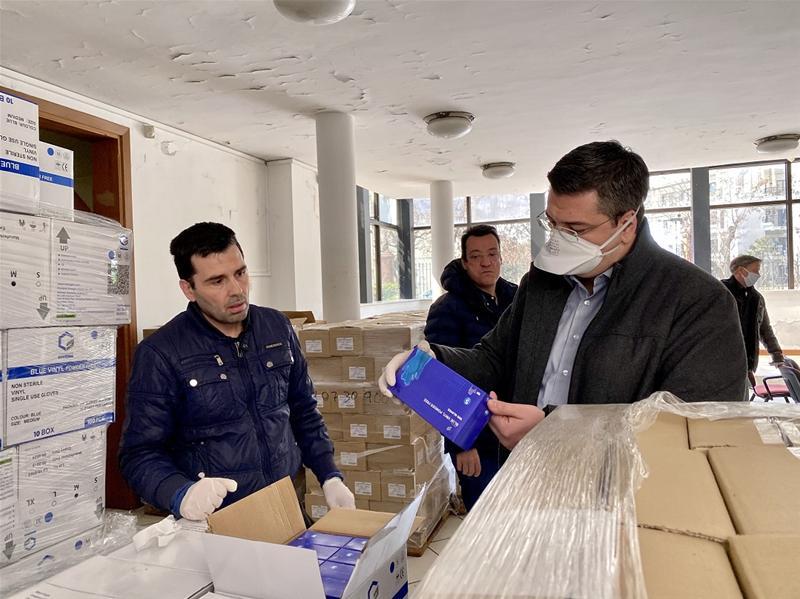 Είδη ατομικής προστασίας και υγιεινής από την Περιφέρεια στα νοσοκομεία, τα κέντρα υγείας και τα ασθενοφόρα της Κεντρικής Μακεδονίας