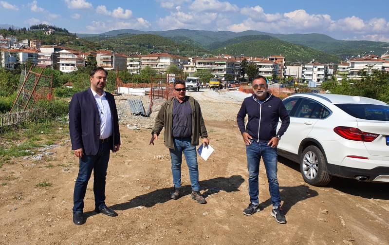 Τελειώνουν τα πεζοδρόμια στην Γέφυρα Κούσιου – Πότε θα παραδοθεί το έργο