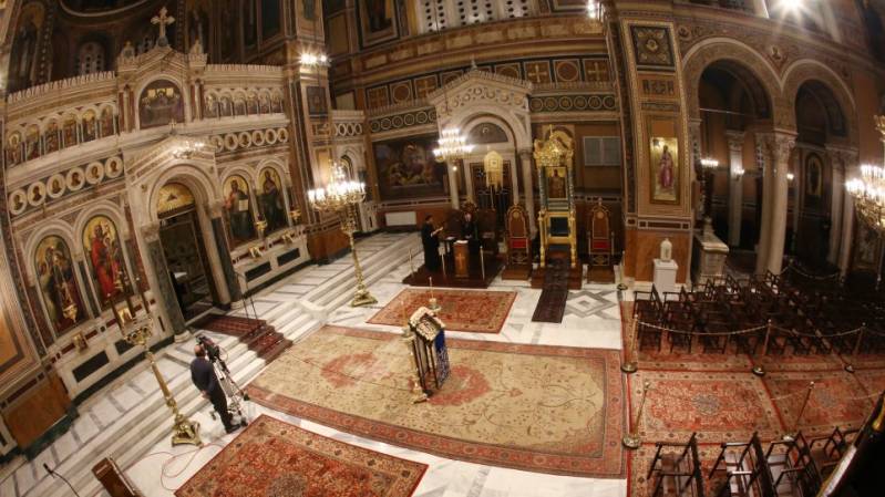 Διπλή μάσκα στους πιστούς και self τεστ σε ιερείς και ψάλτες την Μ. Εβδομάδα