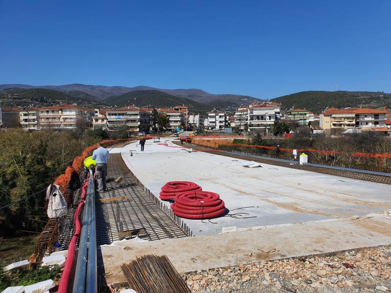 Ολοκληρώθηκε η τσιμεντόστρωση της Γέφυρας Κούσιου