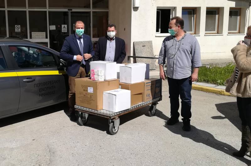 Μάσκες, γάντια και είδη υγιεινής παρέδωσε ο Καλαϊτζίδης σε Νοσοκομείο, Αστυνομία και Πυροσβεστική της Ημαθίας