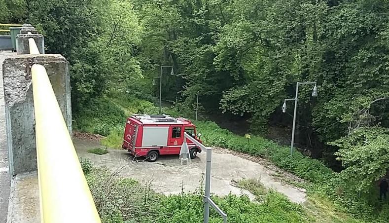 Βέροια: Απεγκλωβίστηκε νεαρό αγόρι που έπεσε στον Τριπόταμο στην Μπαρμπούτα