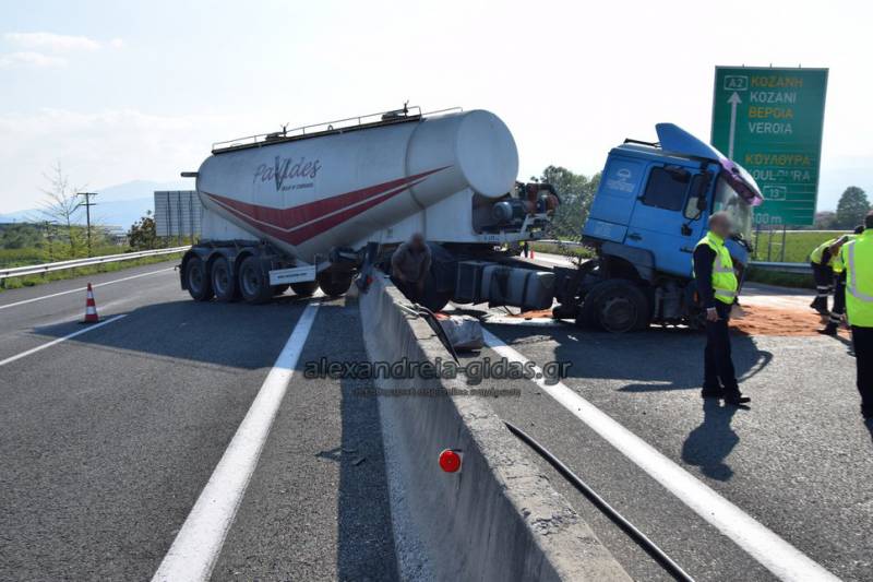 Βυτιοφόρο “καβάλησε” την διαχωριστική νησίδα στην Εγνατία στο ύψος της Κουλούρας