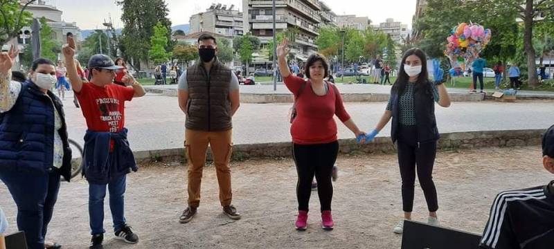 Περίπατος στην πόλη για τα παιδιά του συλλόγου ΜΑμΑ