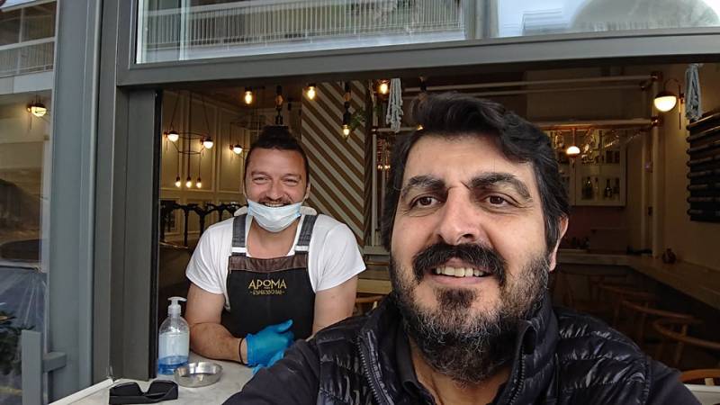 Ζωντάνεψε το κέντρο της Βέροιας, σηκώνουν “ρολά” και οι καφετέριες με take away υπηρεσία