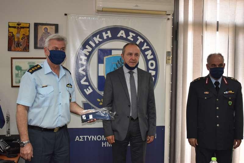 Πεντακόσιες υφασμάτινες μάσκες δώρισε το ΥΠΑΘ στην Αστυνομική Διεύθυνση Ημαθίας