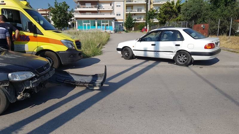 Τροχαίο με ελαφρύ τραυματισμό συνοδηγού στην Βέροια