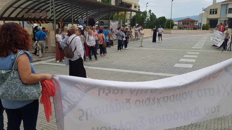 Νέα συγκέντρωση διαμαρτυρίας πραγματοποίησαν οι εκπαιδευτικοί στην Βέροια