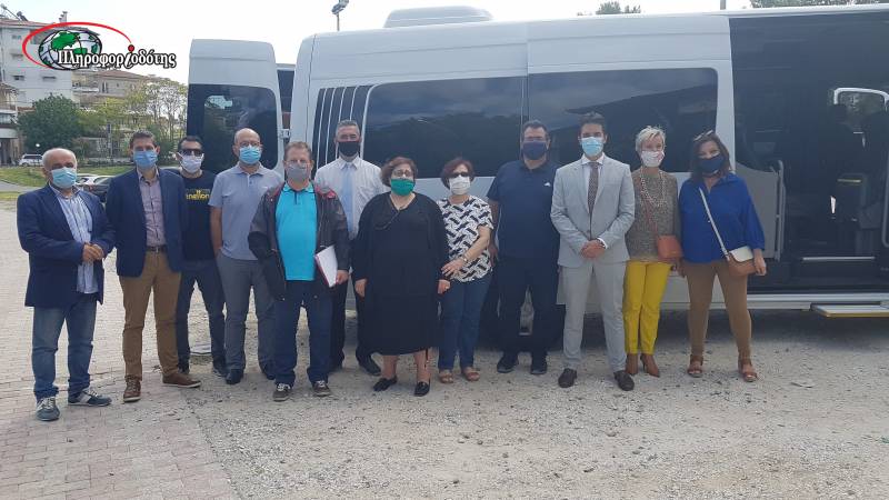 Υπερσύγχρονο λεωφορείο δωρεά του Ιδρύματος Σταύρος Νιάρχος παραδόθηκε στο ΚΕΜΑΕΔ (φωτογραφίες, βίντεο)