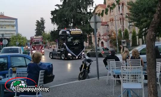 Με νταλίκες…ανέβηκαν τα σκαλιά της εκκλησίας