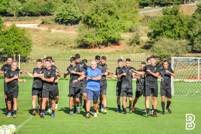 Football League: Υπογράφουν το υγειονομικό πρωτόκολλο και κάνουν αίτηση για ομαδικές προπονήσεις