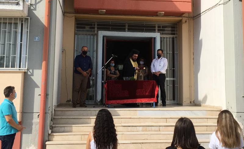«Υπευθυνότητα, συνεργασία, εμπιστοσύνη»: Το μήνυμα του Δημάρχου Βέροιας στην τελετή αγιασμού του 5ο ΓΕΛ Βέροιας