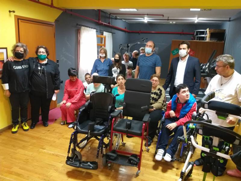 Δωρεά ορθοπεδικών ειδών από Μπαρτζώκα σε ΚΕΜΑΕΔ