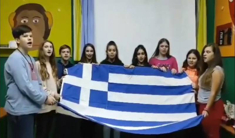 Οι Θεατρομπόμπιρες τιμούν την 28η Οκτωβρίου (βίντεο)