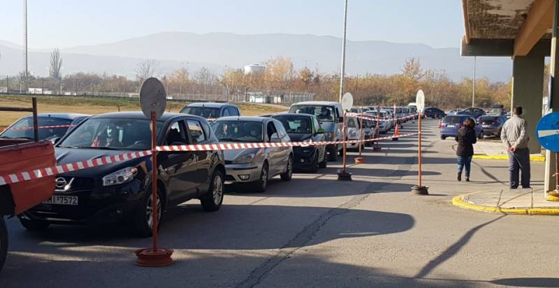 Πολύς κόσμος στις εξετάσεις rapid test στο Μακροχώρι (φωτογραφίες, video)