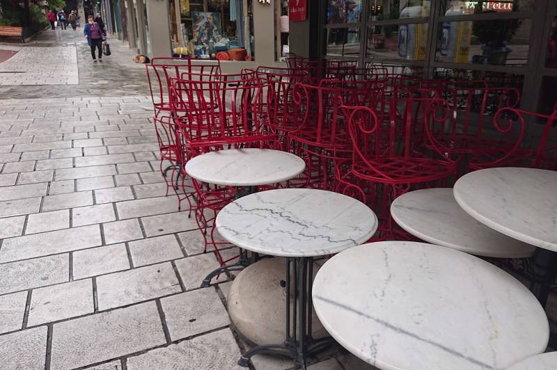 Ημαθία: Σε καραντίνα από σήμερα καφέ, μπαρ, εστιατόρια