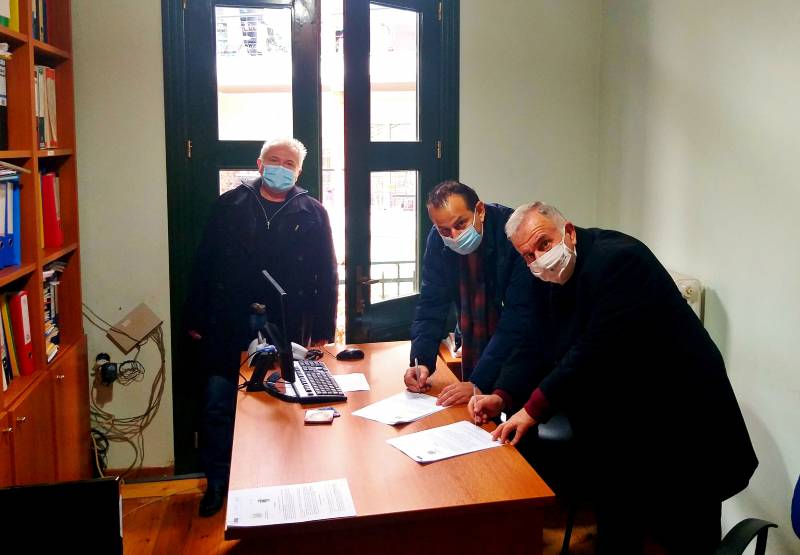 Υπεγράφησαν οι συμβάσεις των έργων για την ενεργειακή αναβάθμιση του Γυμνασίου Κοπανού και του Δημοτικού ΘεάτρουΝάουσας