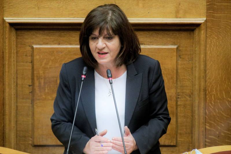 Την ενίσχυση του κλάδου των επαγγελματιών οδηγών ΤΑΞΙ ζητά η Φρόσω Καρασαρλίδου