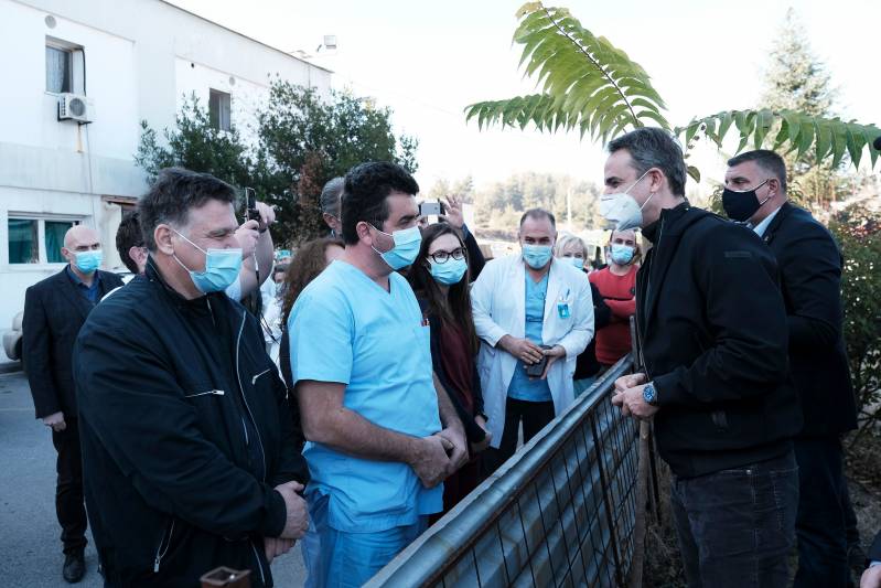 ΚΚΕ: Η επίσκεψη Μητσοτάκη δεν έκρυψε την τραγική κατάσταση στα δύο νοσοκομεία του νόμου