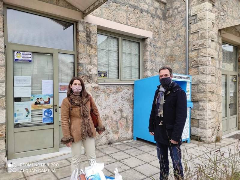 Τρόφιμα παρέδωσε στο Κοινωνικό Παντοπωλείο η ΔΗΜ.ΤΟ Ν.Δ. Βέροιας