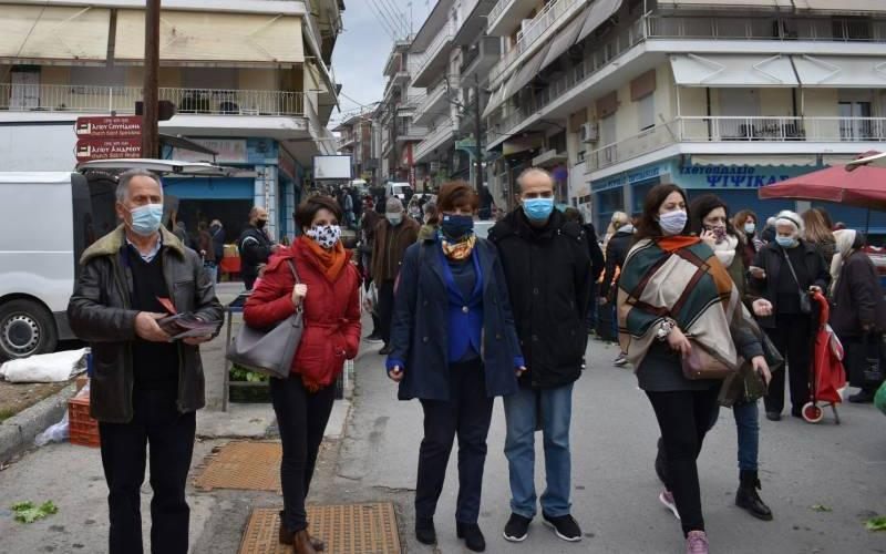 Καρασαρλίδου: Περιοδεία στην αγορά της Βέροιας