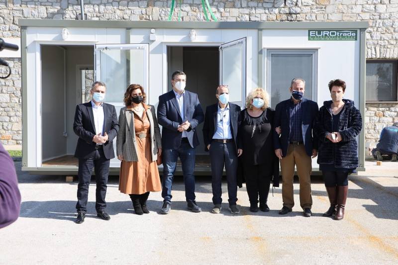 Σαράντα οικίσκους για τη διενέργεια τεστ κορονοϊού στα νοσοκομεία της Κεντρικής Μακεδονίας παρέδωσε ο Περιφερειάρχης Απόστολος Τζιτζικώστας