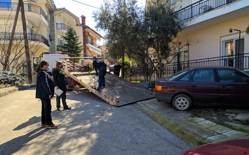 Απομάκρυνση αυτοκινήτου από την Δημοτική Αστυνομία Βέροιας