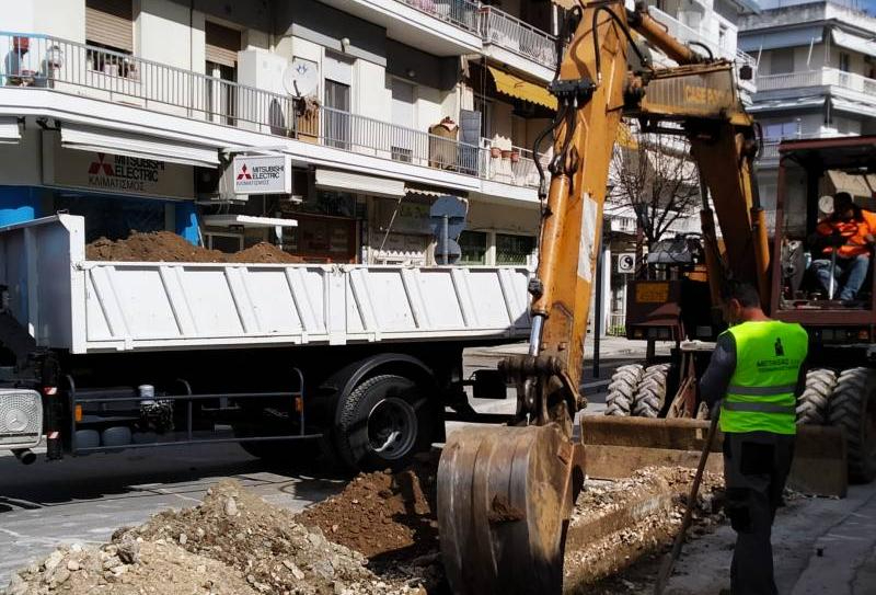 Βέροια: Εργασίες εκσκαφής φυσικού αερίου στις οδούς Ναούσης & Απ. Παύλου