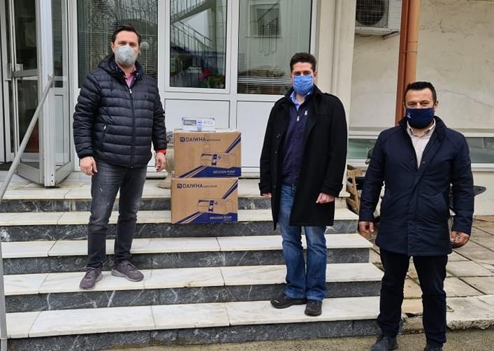 Παραδόθηκαν από τον δήμο Νάουσας στο Νοσοκομείο αντλίες έγχυσης φαρμάκων