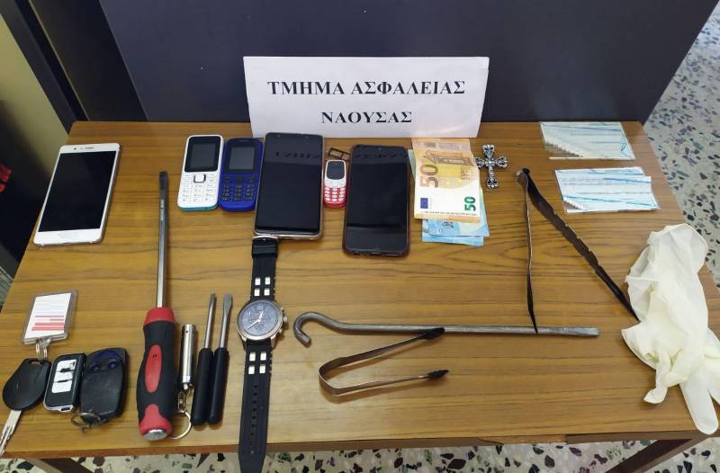 Συνελήφθη ζευγάρι για διάρρηξη σε αυτοκίνητο