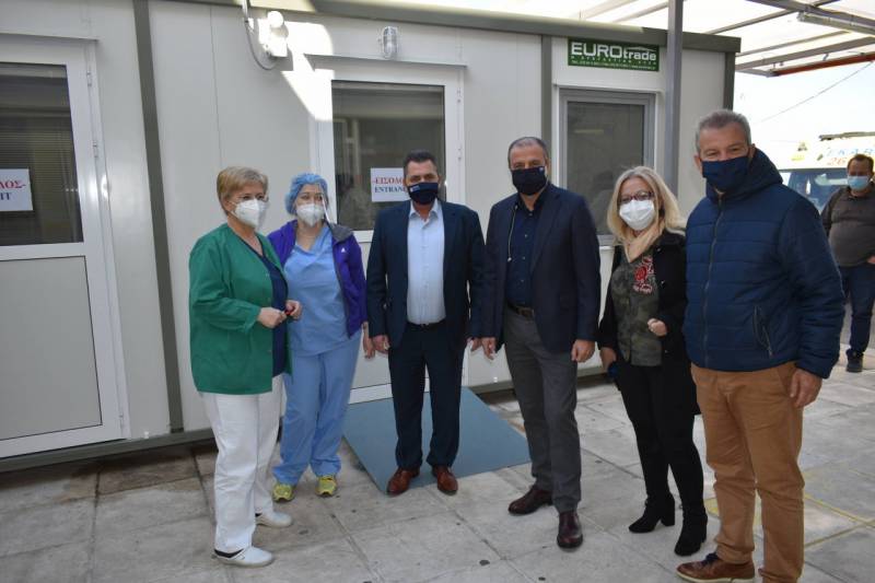 Προκατασκευασμένους οικίσκους στα νοσοκομεία Βέροιας και Νάουσας παρέδωσε ο Κώστας Καλαϊτζίδης