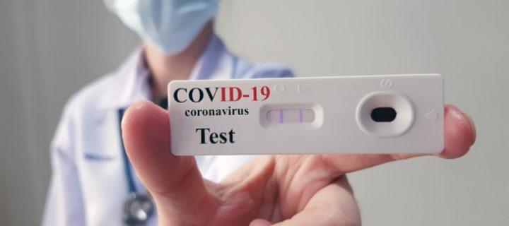 Τέσσερις θάνατοι από γρίπη και πέντε από COVID-19 την εβδομάδα που πέρασε
