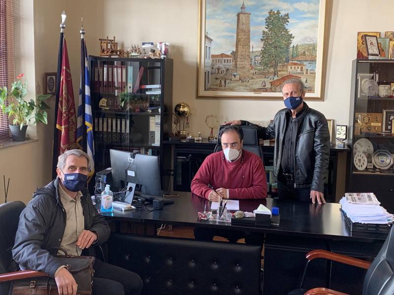 Σε ανακατασκευή της πλατείας στην Κουμαριά θα προχωρήσει ο δήμος Βέροιας