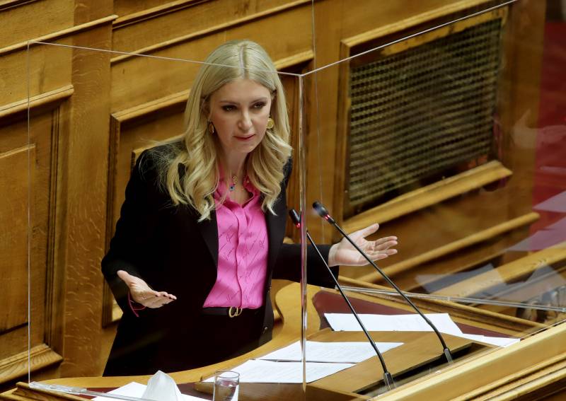 Αραμπατζή στη Βουλή για τη νοθεία στο μέλι: «Η αυστηροποίηση των ελέγχων είναι η νέα κανονικότητα στη χώρα»