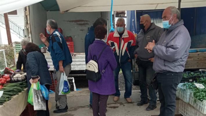 Περιοδεία του ΚΚΕ στην λαϊκή αγορά της Βέροιας