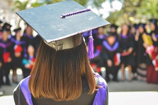3 tips για να επιλέξεις τα ρούχα της ορκωμοσίας