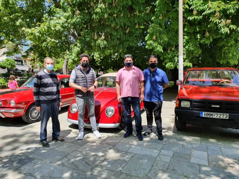 Συνάντηση των Φίλων Κλασικού Αυτοκινήτου Βέροιας στο Δημοτικό Πάρκο Νάουσας (φωτογραφίες)