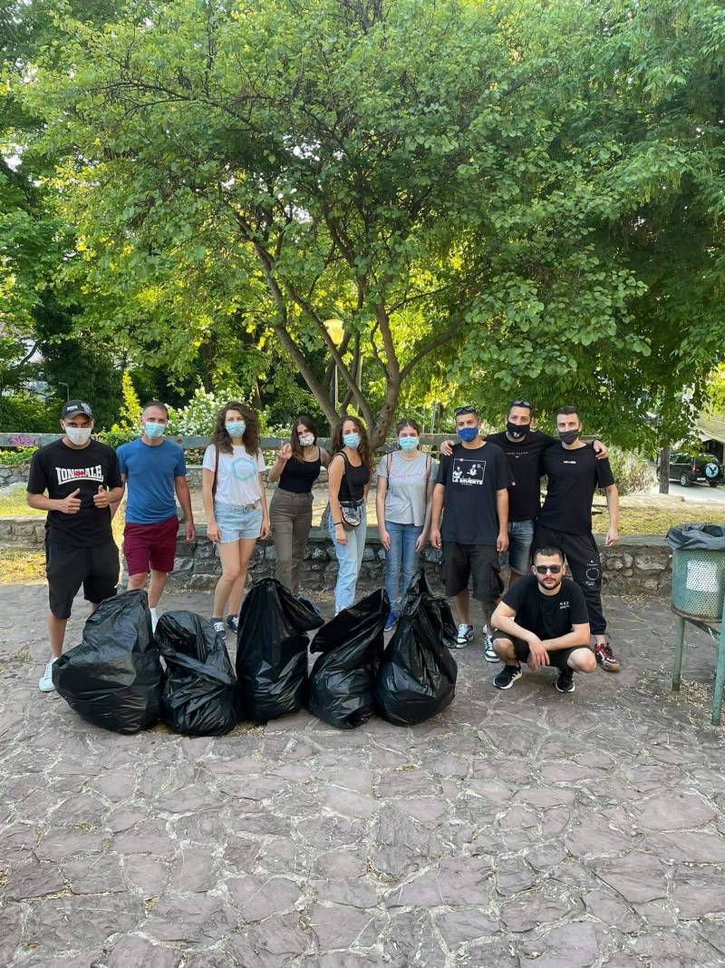 Βγήκαν βόλτα και καθάρισαν την Μπαρμπούτα